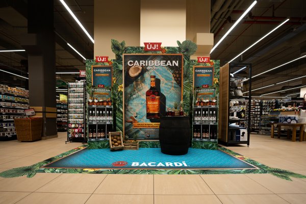 Íme, az első shop-in-shop!